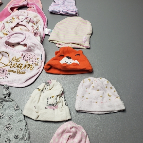 baby girls hat and bib bundle of 16 sizes range from 0-12 months - Picture 4 of 8